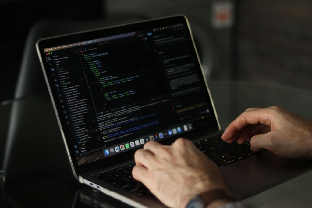 Архітектура обробки webhook-повідомлень — VORONOV Solutions